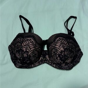 Victoria’s Secret Bra - 34DD EUC Lined Demi - Black lace